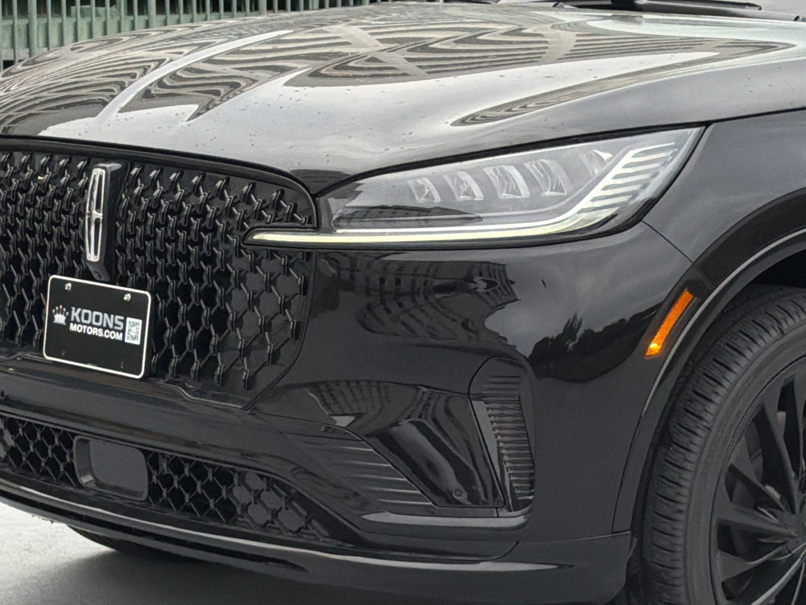 New 2027 Lincoln Aviator Reserve w/ Jet Appearance Package AWD/4WD image 2