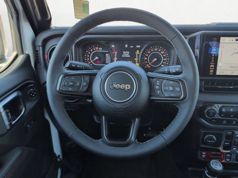 Used 2025 Jeep Gladiator Rubicon AWD/4WD image 12
