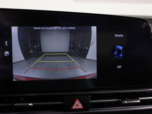 Certified 2025 Hyundai Elantra SEL image 29