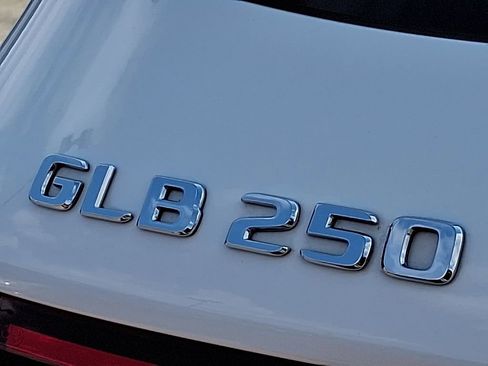 Used 2023 Mercedes-Benz GLB 250 4MATIC image 30