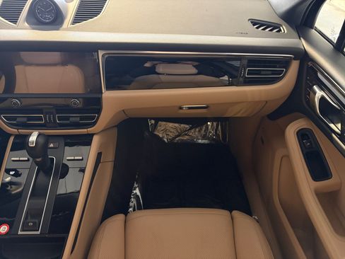Certified 2026 Porsche Macan AWD/4WD image 25