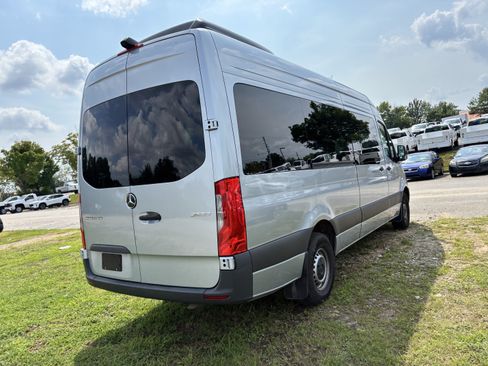 Used 2025 Mercedes-Benz Sprinter 2500 image 8