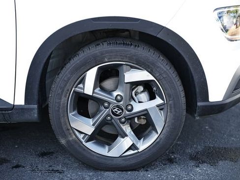 Used 2025 Hyundai Venue SEL FWD image 5
