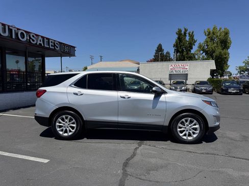 Used 2019 Chevrolet Equinox LT FWD image 2