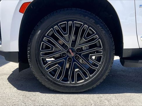 Used 2021 GMC Yukon Denali AWD/4WD image 8