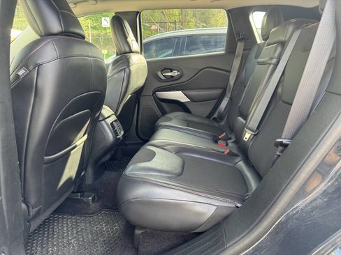 Used 2017 Jeep Cherokee Trailhawk w/ Comfort/Convenience Group AWD/4WD image 9