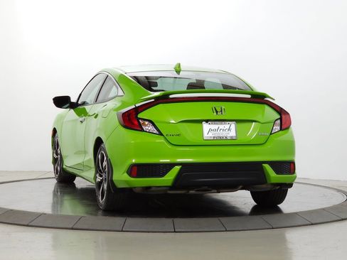 Used 2017 Honda Civic Touring image 6