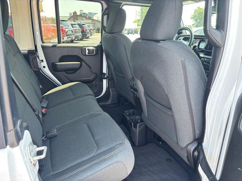 Used 2024 Jeep Wrangler Unlimited Sport AWD/4WD image 18