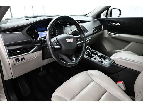 Used 2022 Cadillac XT4 Premium Luxury w/ Enhanced Visibility Package AWD/4WD image 11