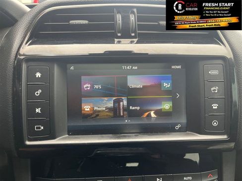 Used 2018 Jaguar F-PACE Premium image 18