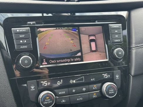 Used 2018 Nissan Rogue SL FWD image 32