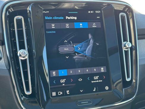 Used 2025 Volvo XC40 B5 Plus w/ Climate Package image 27