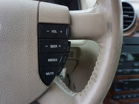Used 2007 Ford Freestyle SEL image 5