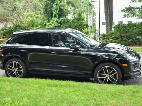 Used 2023 Porsche Macan AWD/4WD image 9