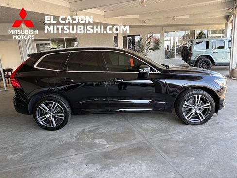 Used 2019 Volvo XC60 T5 Momentum w/ Multimedia Package AWD/4WD image 2