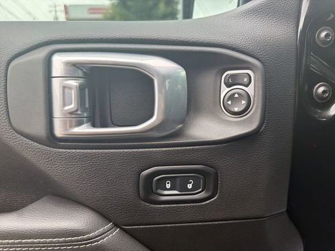 Used 2023 Jeep Wrangler Unlimited Sahara AWD/4WD image 13