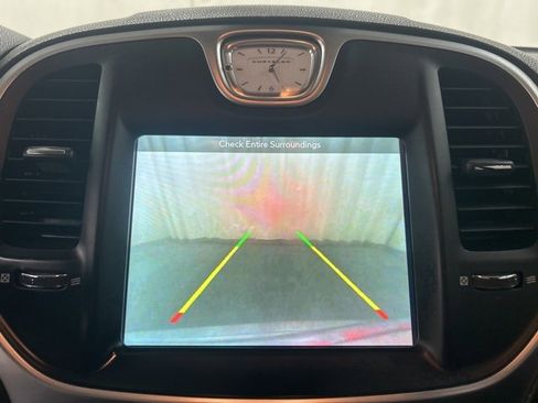 Used 2018 Chrysler 300 Limited w/ Safetytec Plus Group image 18