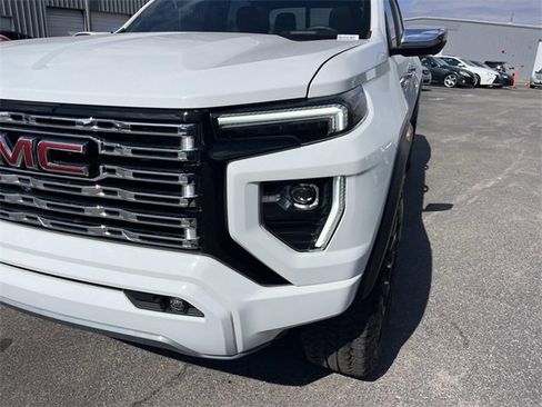 Used 2024 GMC Canyon Denali image 10