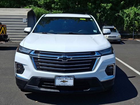 Used 2024 Chevrolet Traverse LT AWD/4WD image 2