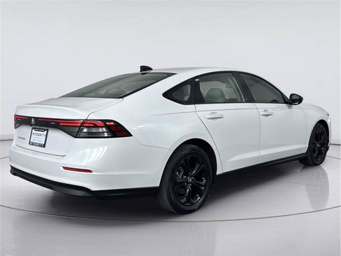 Used 2025 Honda Accord SE image 5