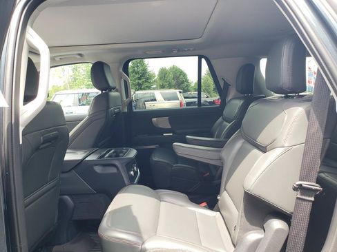 Used 2025 Ford Expedition Active AWD/4WD image 13