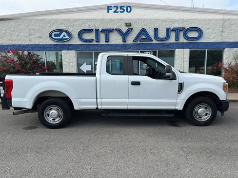 Used 2017 Ford F250 XL w/ Power Equipment Group RWD image 3
