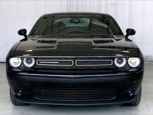 Used 2023 Dodge Challenger SXT RWD image 2