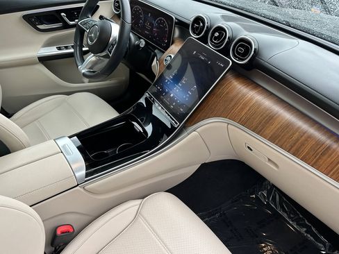 Used 2024 Mercedes-Benz GLC 300 image 16