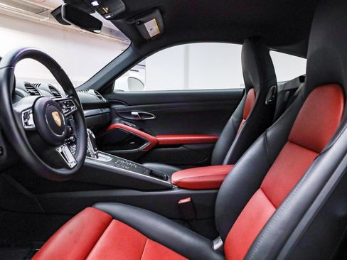 Used 2025 Porsche 718 Cayman image 18