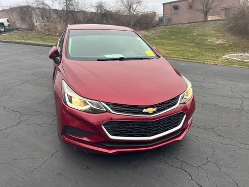 Used 2018 Chevrolet Cruze LT w/ LPO, Black Nameplate Package image 8