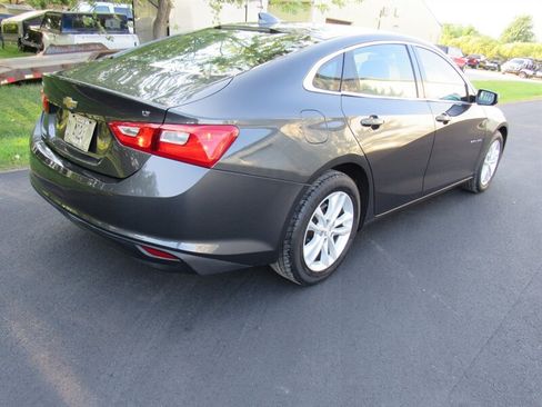 Used 2017 Chevrolet Malibu LT FWD image 8