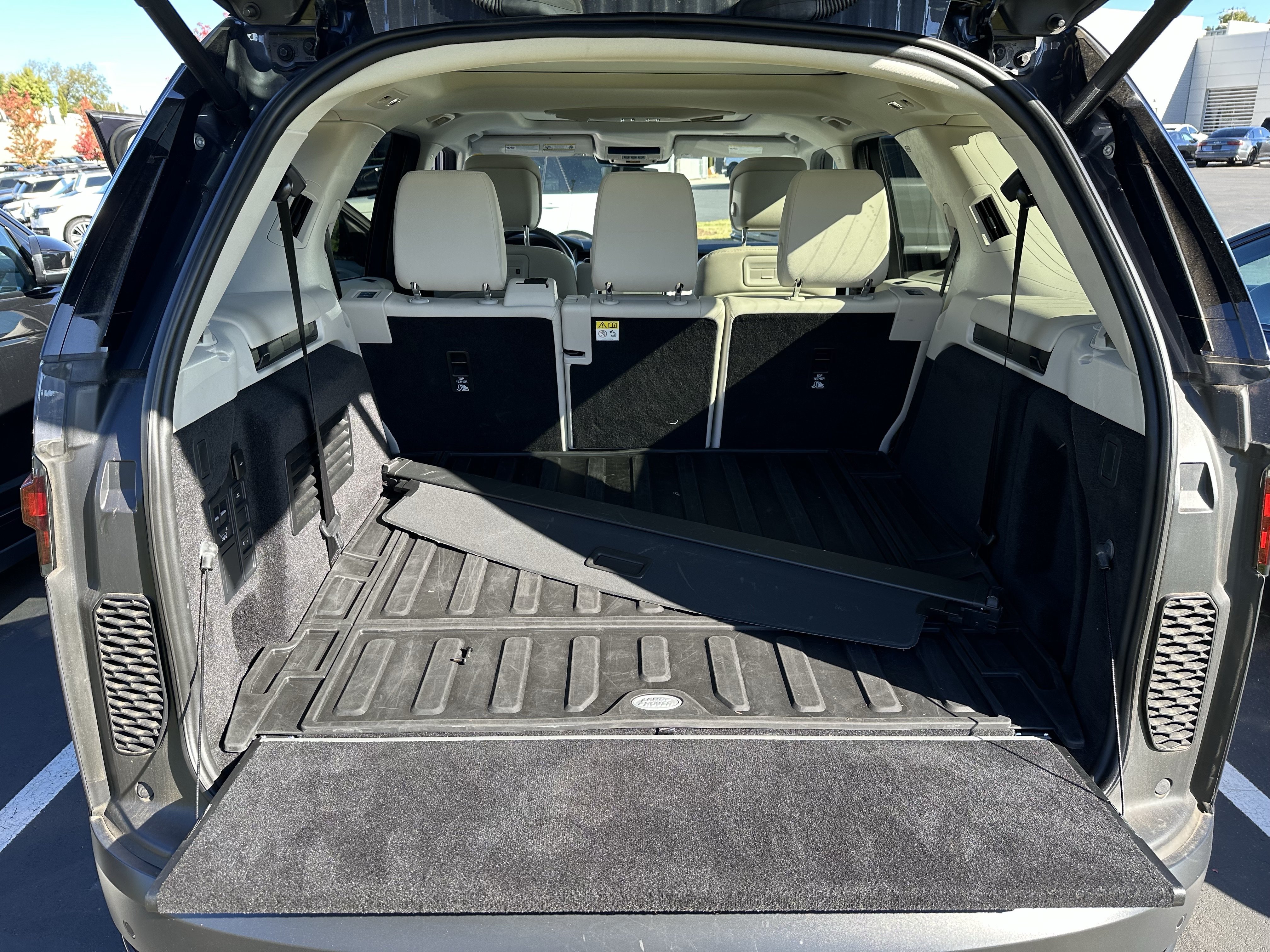 Certified 2024 Land Rover Discovery S AWD/4WD image 35