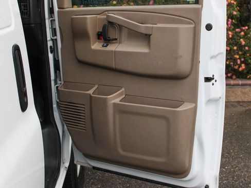 Used 2020 Chevrolet Express 3500 w/ Driver Convenience Package image 36