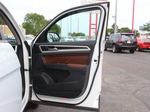 Used 2023 Volkswagen Atlas SE AWD/4WD image 10