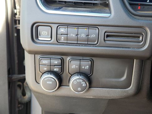 Used 2022 Chevrolet Suburban LT image 17