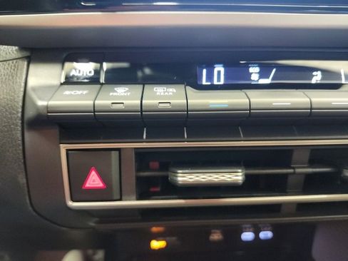 Used 2025 Toyota Camry SE image 64