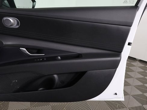 Used 2025 Hyundai Elantra Blue image 20