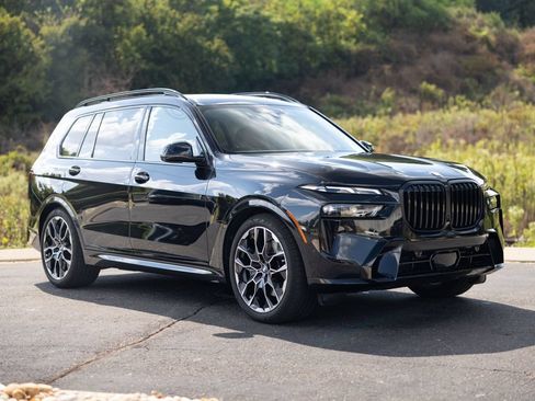 Used 2025 BMW X7 xDrive40i w/ M Sport Package AWD/4WD image 9