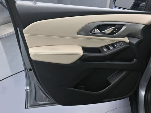 Used 2023 Chevrolet Traverse LS FWD image 12