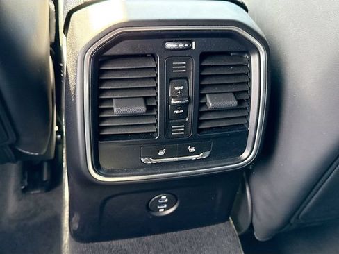 Certified 2025 Porsche Macan AWD/4WD image 20