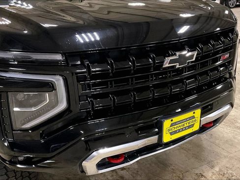 Used 2025 Chevrolet Suburban Z71 AWD/4WD image 29