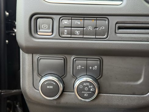 Used 2022 GMC Yukon SLT w/ SLT Luxury Package RWD image 25