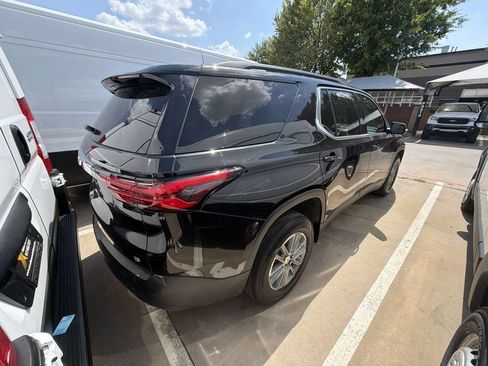 Used 2022 Chevrolet Traverse LT FWD image 3