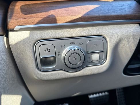 Used 2023 Mercedes-Benz GLS 450 4MATIC w/ AMG Line Exterior image 19