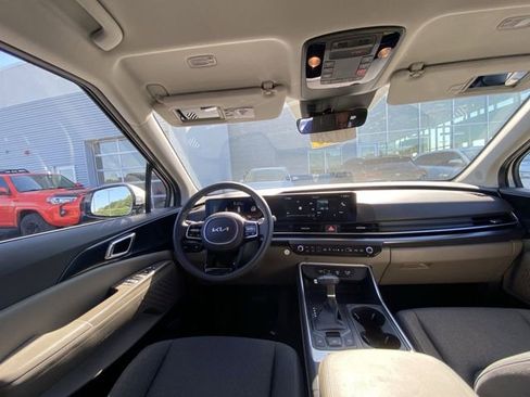 Used 2026 Kia Carnival LX FWD image 5