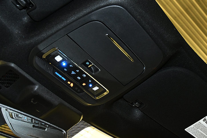 Used 2024 Ford F150 Lightning Platinum AWD/4WD image 28