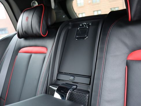 Used 2022 Rolls-Royce Cullinan Black Badge w/ Dark Exterior Package AWD/4WD image 24