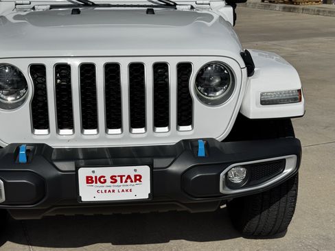 Used 2023 Jeep Wrangler Unlimited Sahara w/ Cold Weather Group AWD/4WD image 5