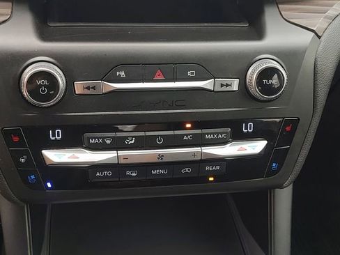 Used 2020 Ford Explorer Limited RWD image 18