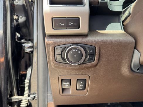 Used 2019 Ford F150 King Ranch w/ Equipment Group 601A Luxury AWD/4WD image 21